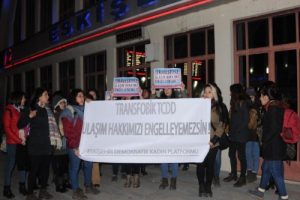 Kadınların gar önünde trans eylemi