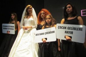 'Çocuk gelinlere hayır' defilesi