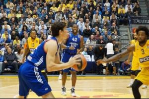Efes, İsrail'den başı dik çıktı