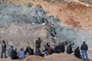Facianın üstünden iki hafta geçti: 4 işçi toprak altında!