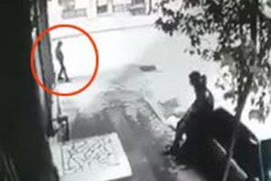 Gencin üzerinden geçti, yoluna devam etti