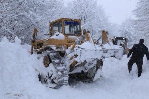 Bursa Uludağ'da kar kalınlığı 2 metre 32 santim