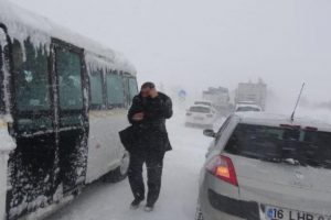 Bursa İzmir kara yolunda kurtarma çalışmalarına tipi engeli!