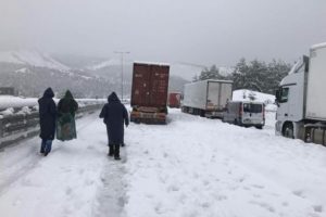 Bursa İzmir yolu kontrollü olarak ulaşıma açıldı