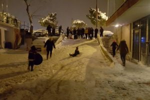 Bursa'da karın keyfini kayarak çıkardılar