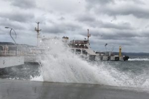 Çanakkale'de feribot seferlerine fırtına engeli