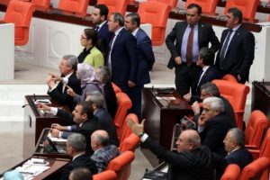 Genel Kurul'da 'soykırım' gerginliği