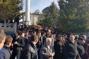 Evlerinde ölü bulunan çift toprağa verildi