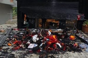 O mağaza kapandı! Açılışı olay olmuş ve yakılmıştı
