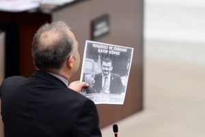 Meclis'te afiş skandalı!