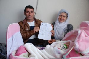 Yeni doğan bebeklerine 'Evet' ismini verdiler