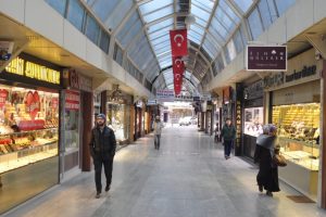 Bursa'da vatandaşlar küçük altın yerine gram altın alıyor