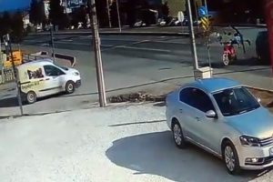 Bursalı sürücü motosiklete böyle çarptı
