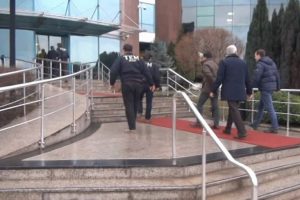 Polis ekiplerinin TÜBİTAK'a giriş anı kameraya yansıdı
