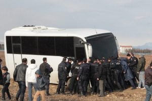 Polisin yardımına vatandaş koştu