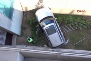 Atatürk Havalimanı'nda inanılmaz kaza! Bursa plakalı araç...