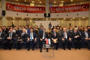 Bursa'da ekonomi duayenlerinden genç girişimcilere tüyolar