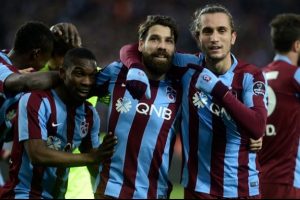 Trabzonsporlu futbolcular taraftarı maça davet etti