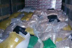 Kuş yemlerinin arasından 244 kilo uyuşturucu bulundu