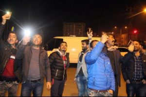 İntihar girişimini telefon kameralarına kaydetmek için yarıştılar