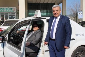 Bursa'da 60 yaşındaki Fadime Abla 22 yıldır direksiyon sallıyor