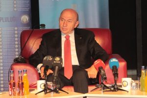 Limak Holding Yönetim Kurulu Başkanı Özdemir, Bursa'da öğrencilerle buluştu