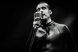 Cem Adrian'dan çok anlamlı kampanya