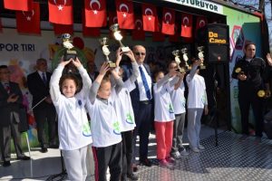Spor TIR'ı Bursa İznik'te öğrencilerle buluştu