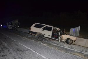 Kamyonetle otomobil çarpıştı: 1 ölü, 4 yaralı