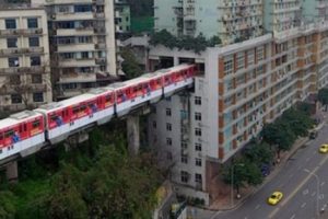 Bu binanın içinden tren geçiyor!