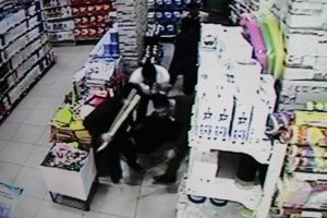Güpegündüz darp edip kaçırmaya çalıştılar