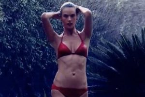 Alessandra Ambrosio tekrar soyundu!