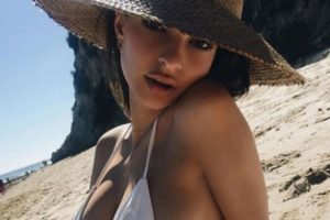 Emily Ratajkowski tatile çıktı!