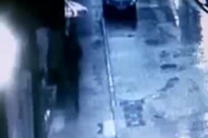 Bursa'da acemi gaspçı, bıçağını düşürerek böyle kaçtı
