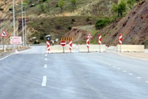 Çevre yolu heyelan nedeniyle kapatıldı