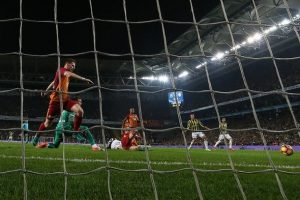 Fenerbahçe Galatasaray derbisinde golcülerin rekabeti yaşanacak