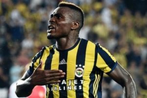 Emenike futbol dışında da kazanıyor