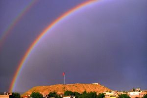 Tarihi kalede gökkuşağı resitali