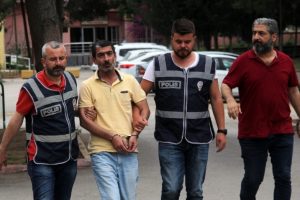 Yengesine kızdı, kardeşini öldürdü