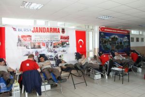 Bursa'da jandarma kan bağışladı