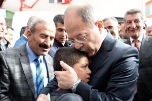 Bakan Akdağ'dan boyacı çocuğa 100 lira harçlık