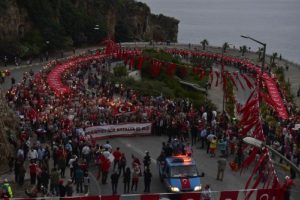 Antalya'da on binler yürüdü