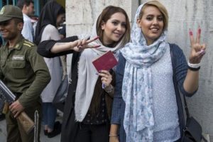 İran'da ilk resmi sonuçlara göre Ruhani kazandı