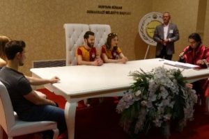 Bursa'da Galatasaray formasıyla nikah masasına oturdular