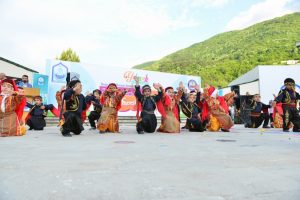 Bursa Yıldırım'da miniklerin mezuniyet coşkusu