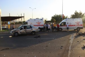 İki otomobil çarpıştı: 4 yaralı