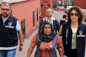 17 vatandaşı akrabasıymış gibi dolandırarak servet yapmış
