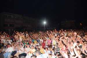 Bursa Karacabeyliler, Tarık Mengüç'ün şarkılarıyla coştu