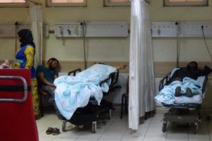 Mevsimlik işçileri taşıyan servis devrildi: 17 yaralı