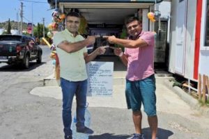 Yol sorulmasından bıkınca çareyi böyle buldu